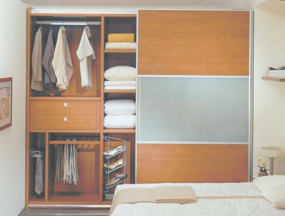 Функциональный шкаф купе в спальню