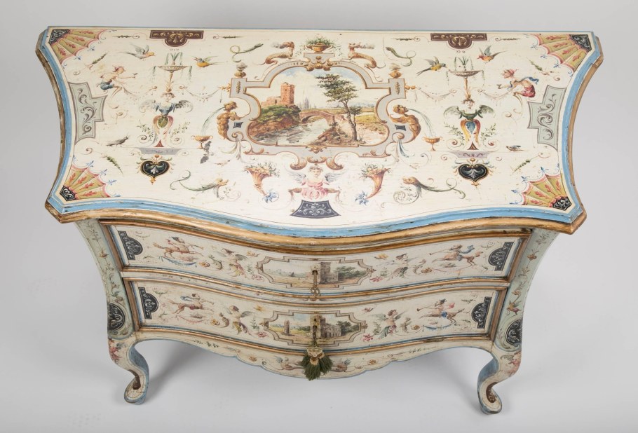 Мебель рококо комод