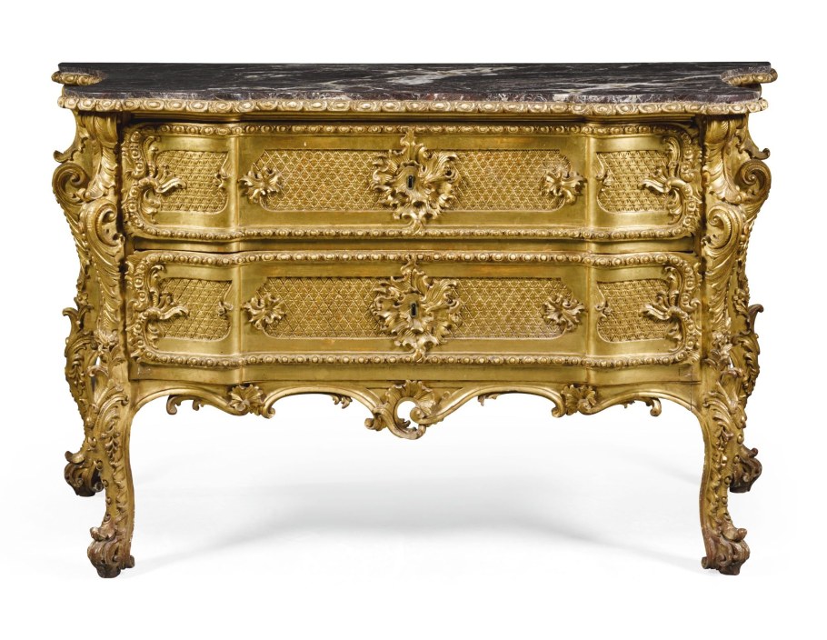 Комод в стиле рококо 17 века