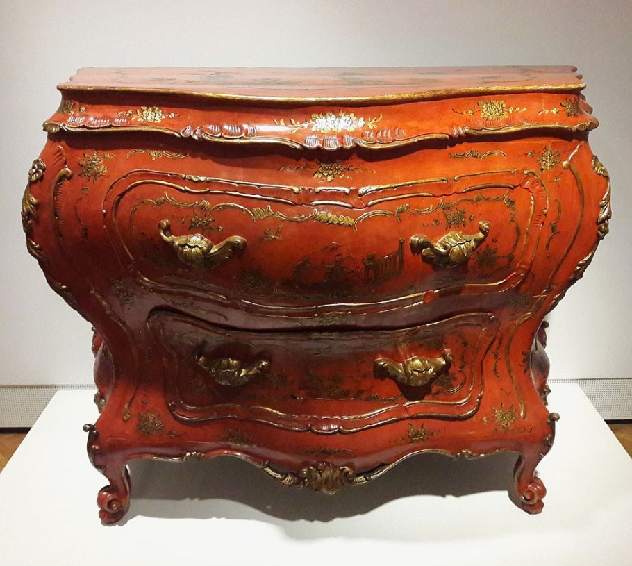 Комод рококо