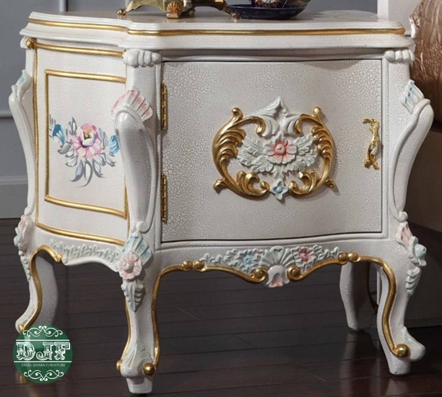 Мебель в стиле рококо