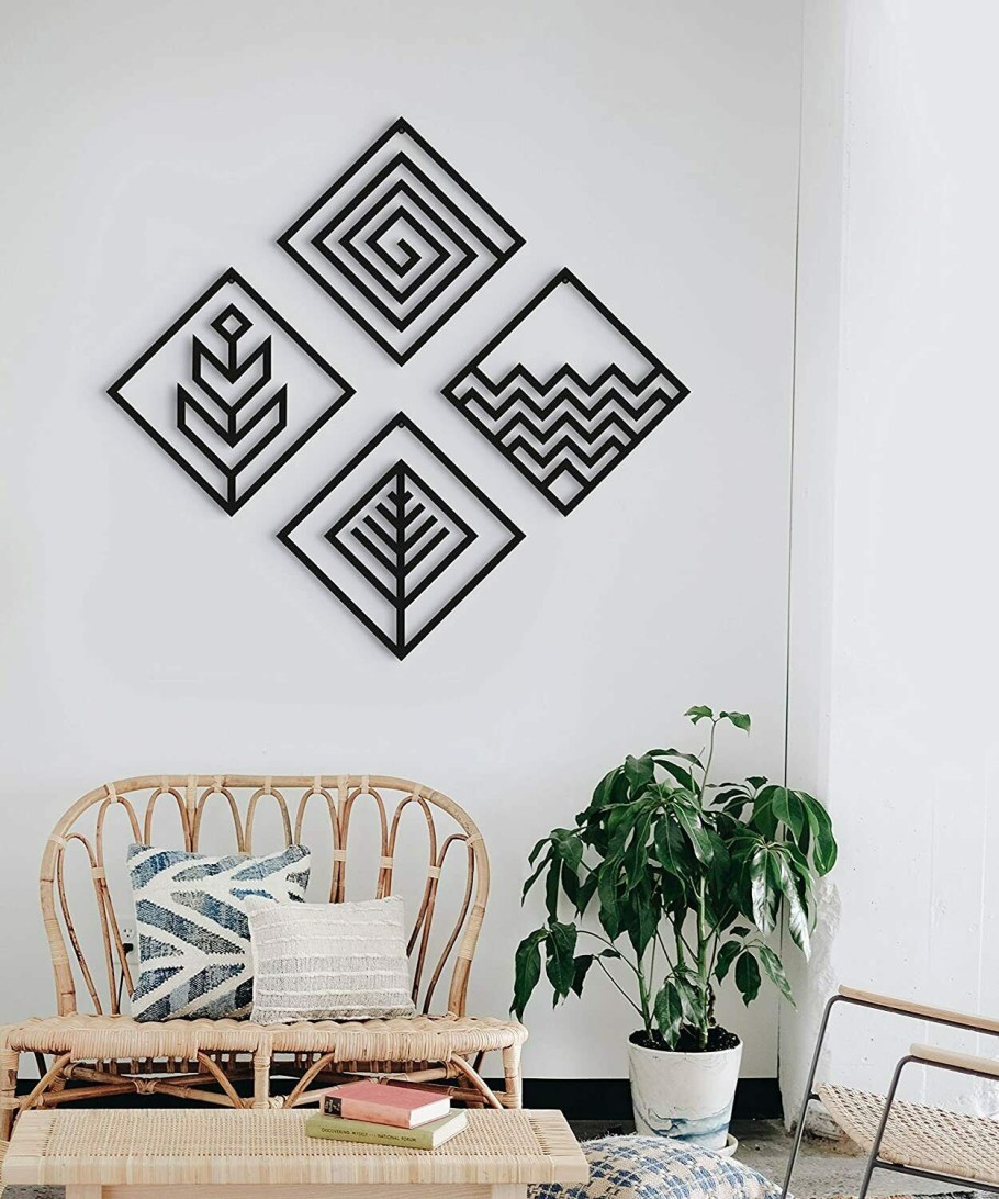 Декор стен металлическими линиями