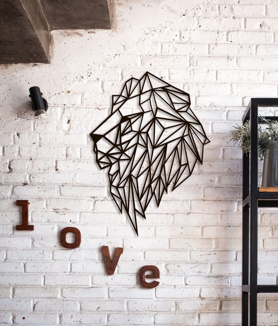 Лев из металла на стену