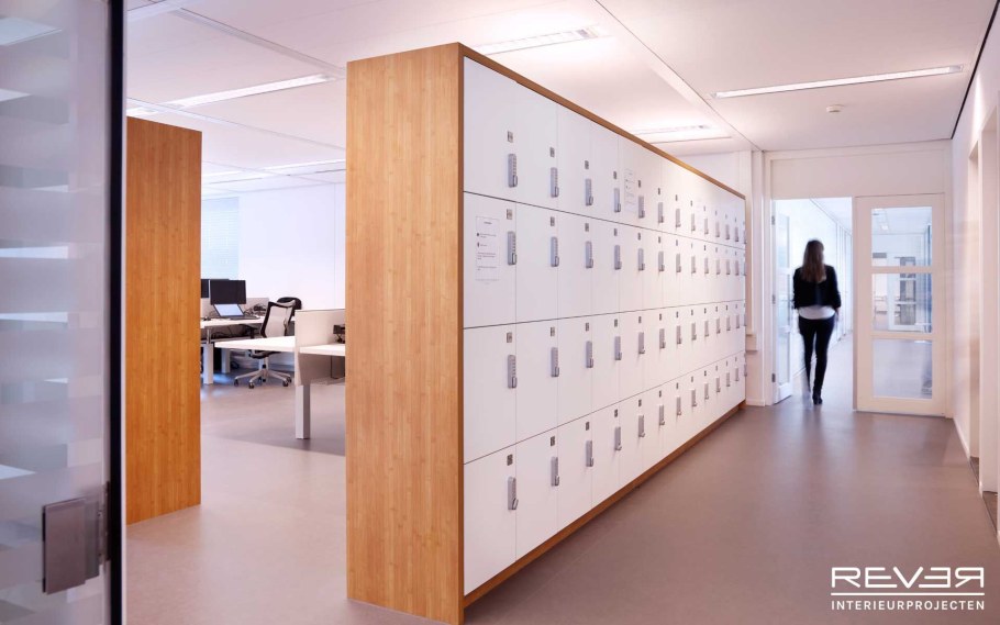 Шкафчики для личных вещей в офисе