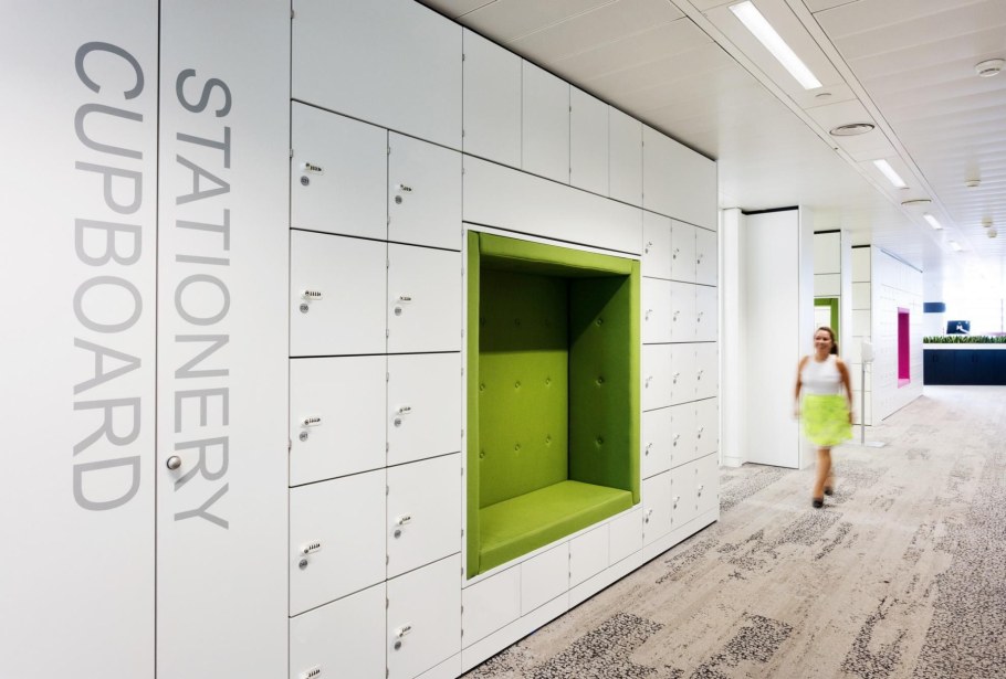 Шкафчики для хранения вещей в офисе