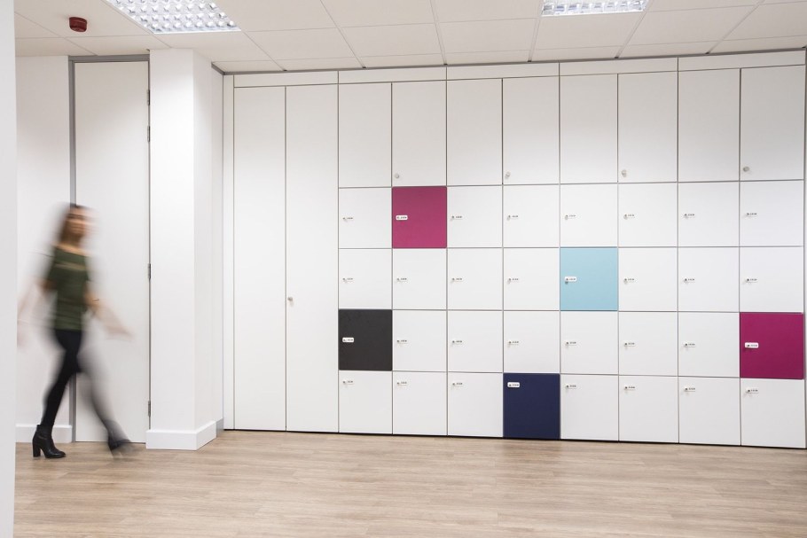 Шкаф с локерами для офиса