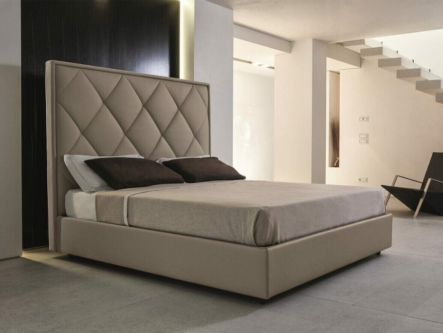 Мягкая кровать