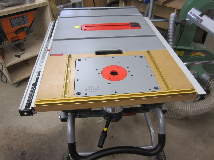 Универсальный стол для фрезера и циркулярки Bosch