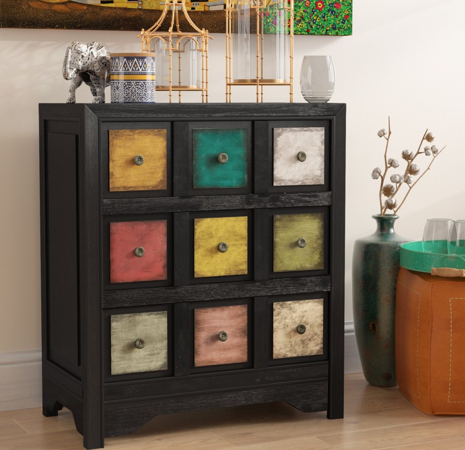 Комод с разноцветными фасадами