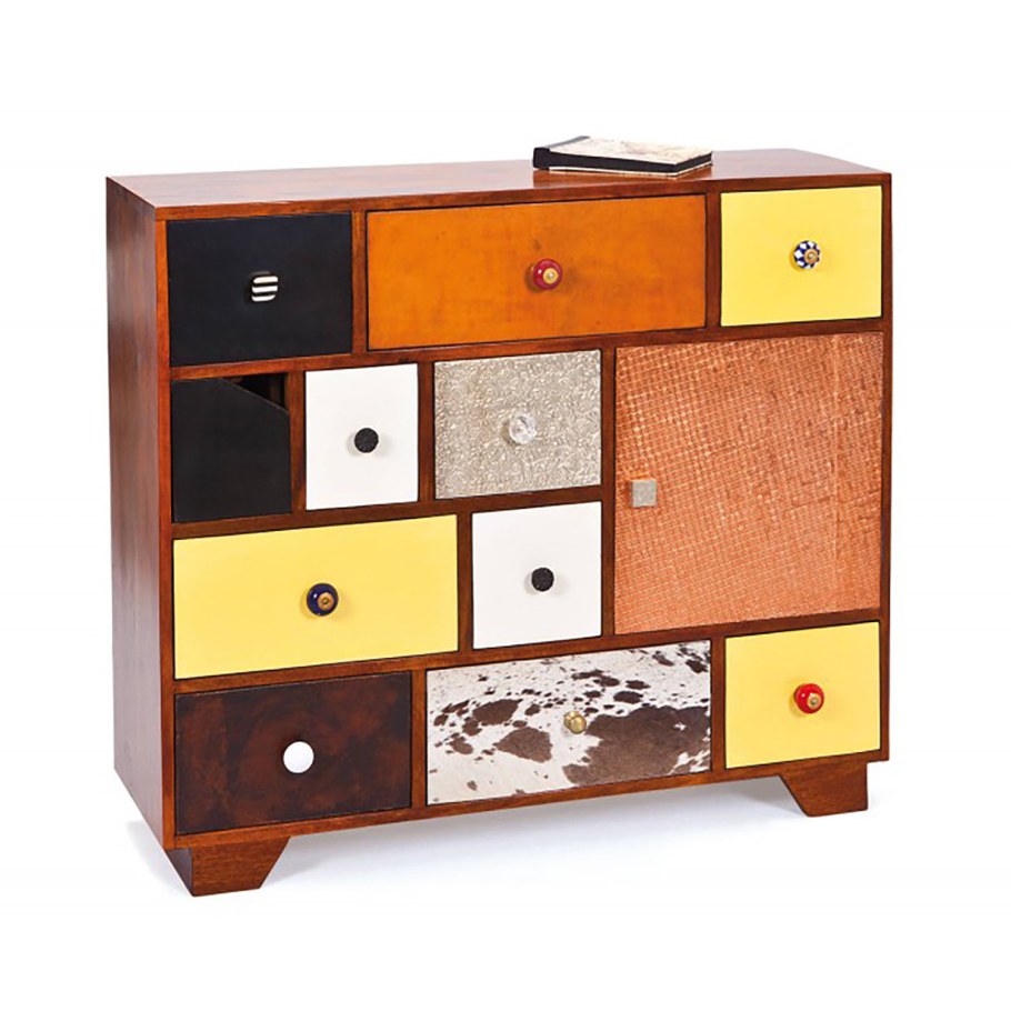 Комод с разноцветными ящиками