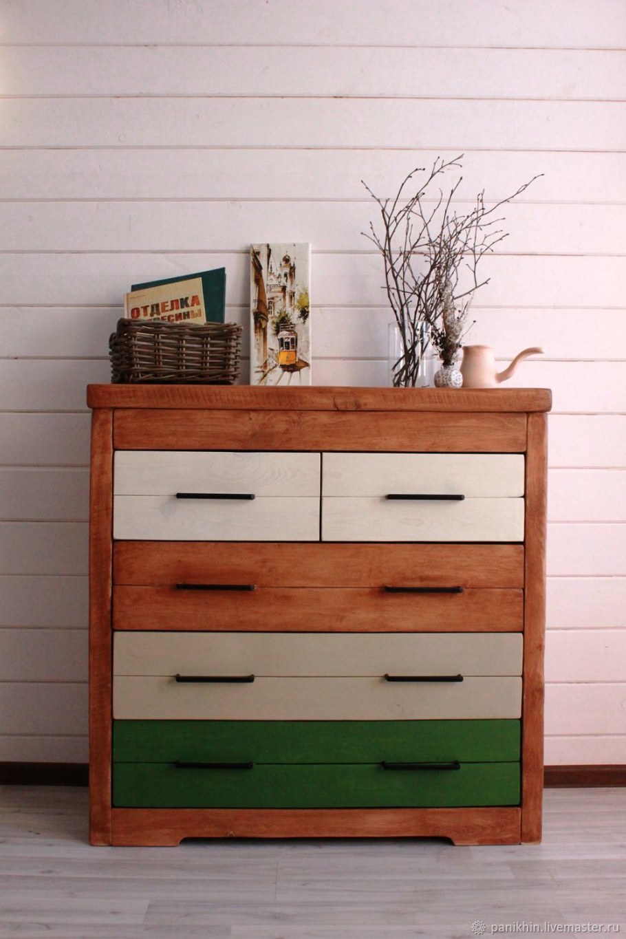 Комод из дерева