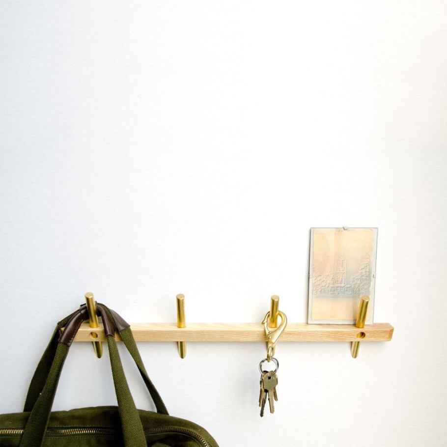 Вешалка настенная в прихожую золото