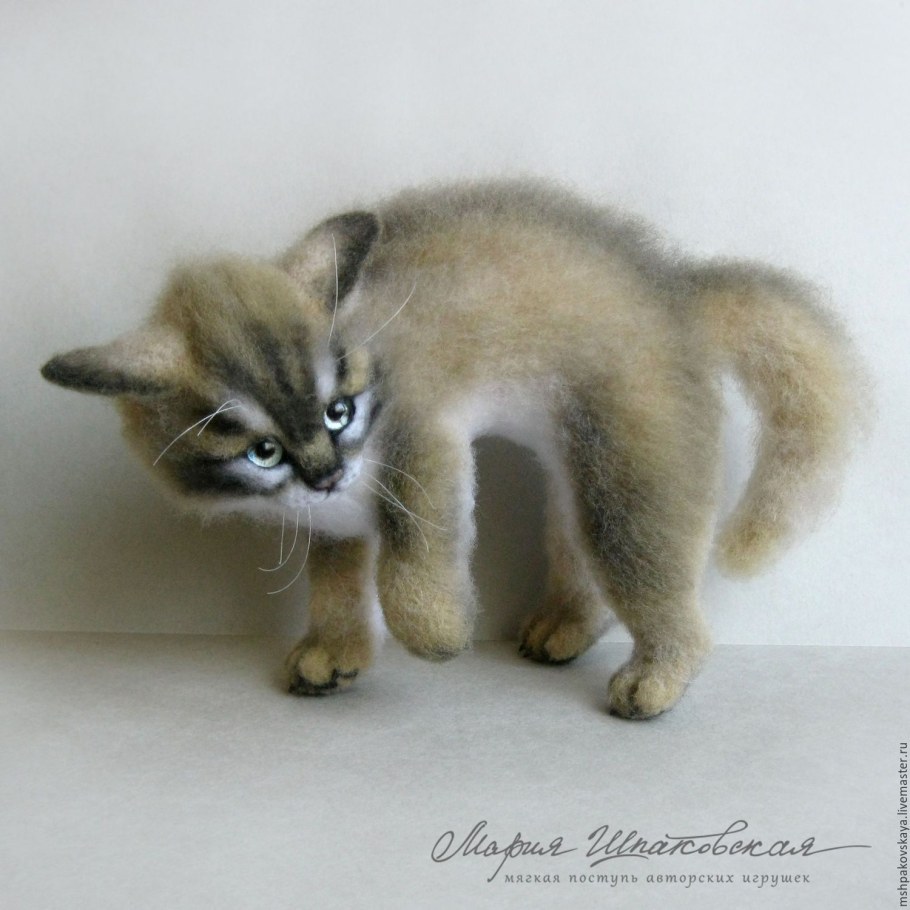 Валяные коты из шерсти