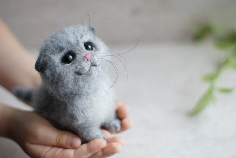 Валяные игрушки серые