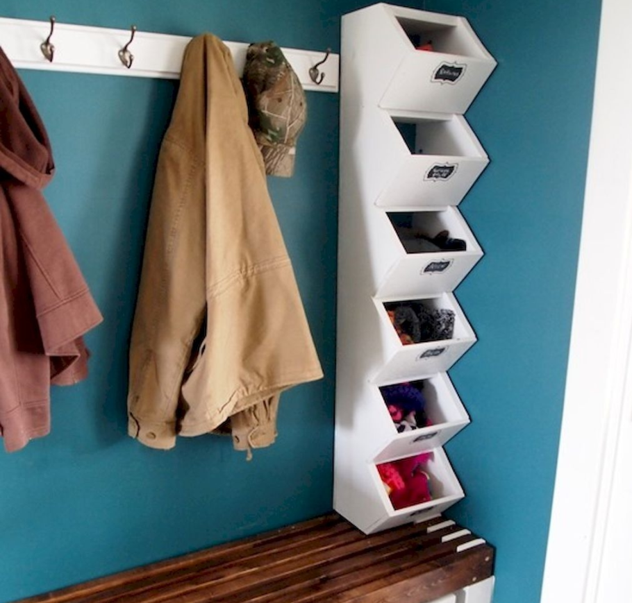 Полка для шапок в прихожую