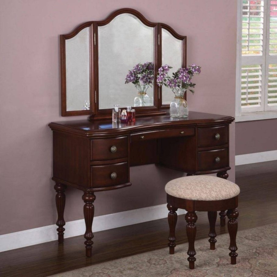 Туалетный столик с зеркалом трельяж