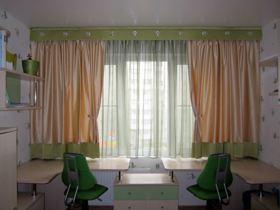 Тюль до подоконника в детской