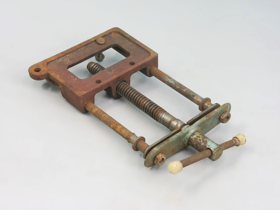 Школьные столярные тиски СССР