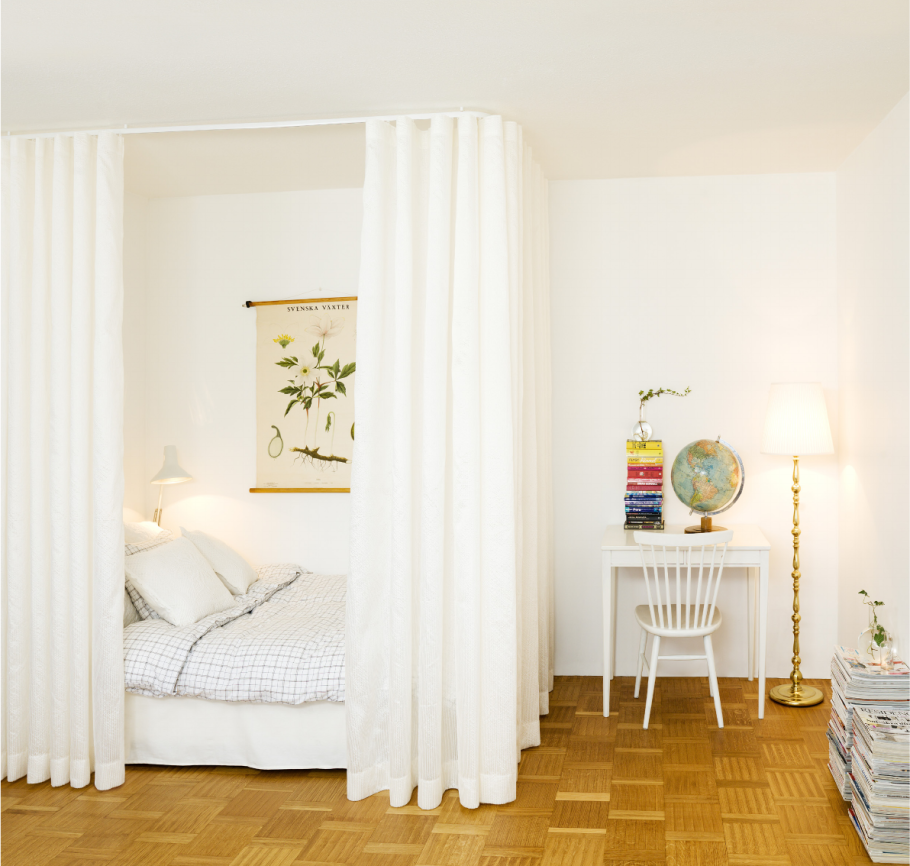 Зонирование комнаты шторами