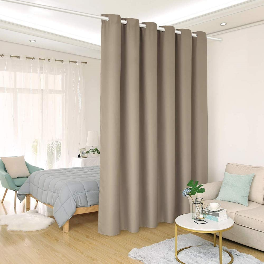 Разделение комнаты шторами