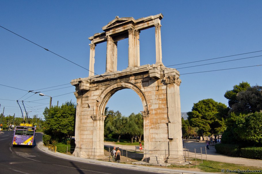 Ворота Адриана в Афинах