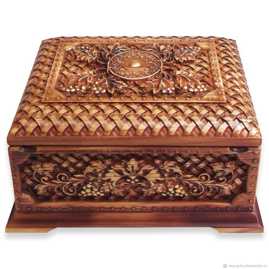 Шкатулка резная e220242