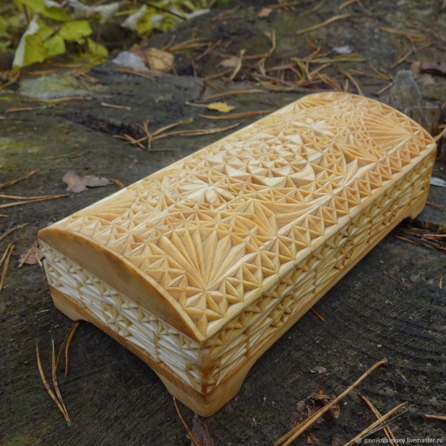 Шкатулка резная e220241