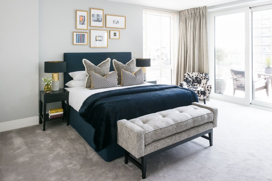 Серо синяя кровать