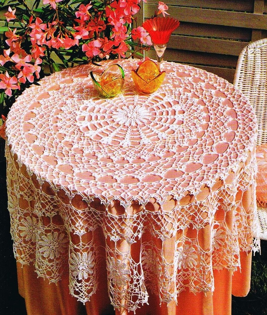 Вязаная круглая скатерть