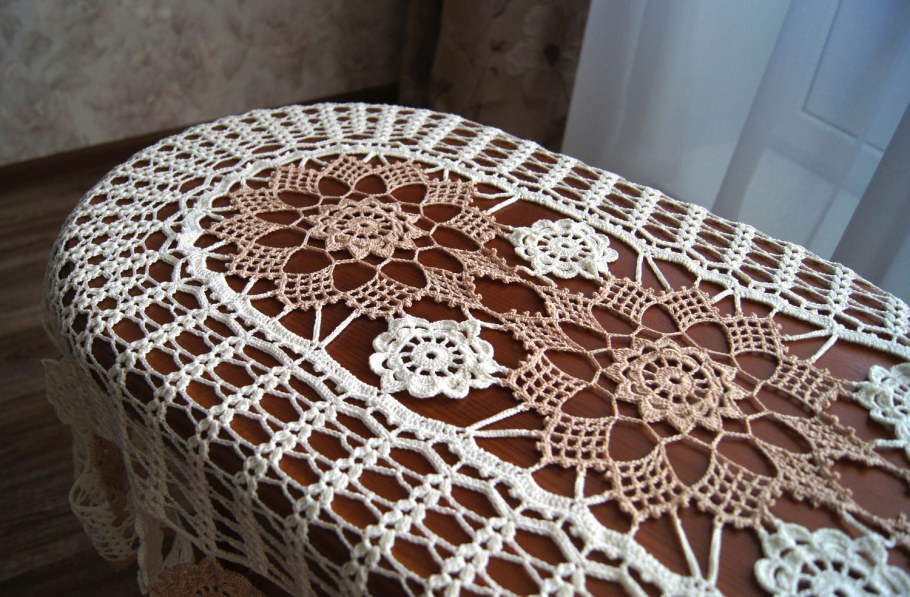 Вязаная круглая скатерть
