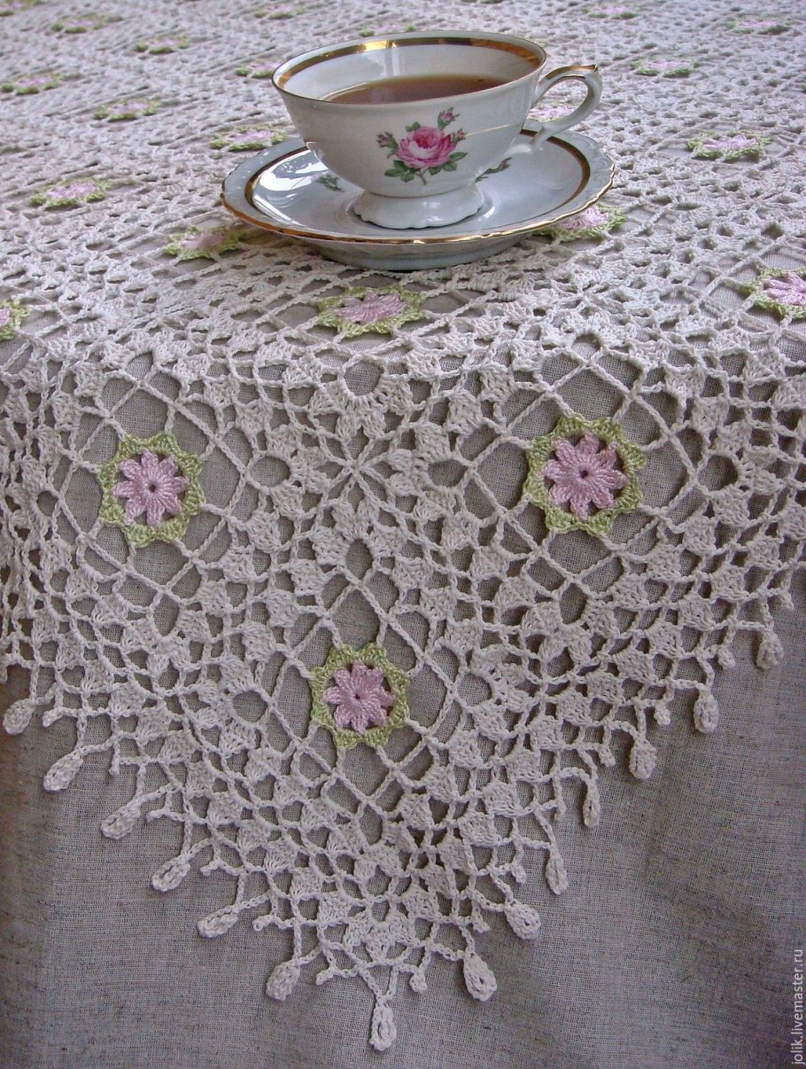 Вязаная круглая скатерть