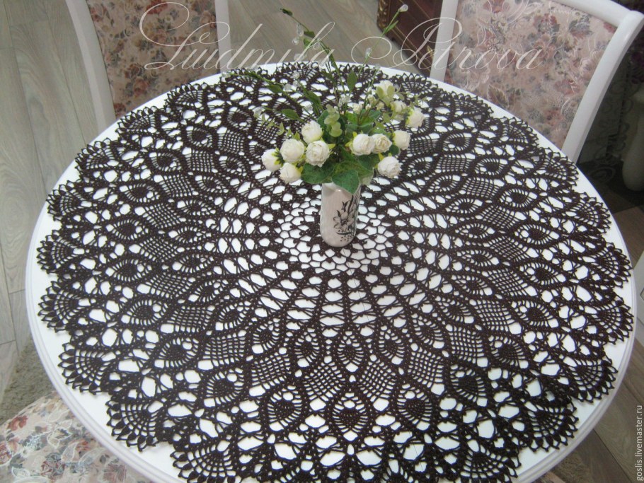 Скатерть круглыми мотивами