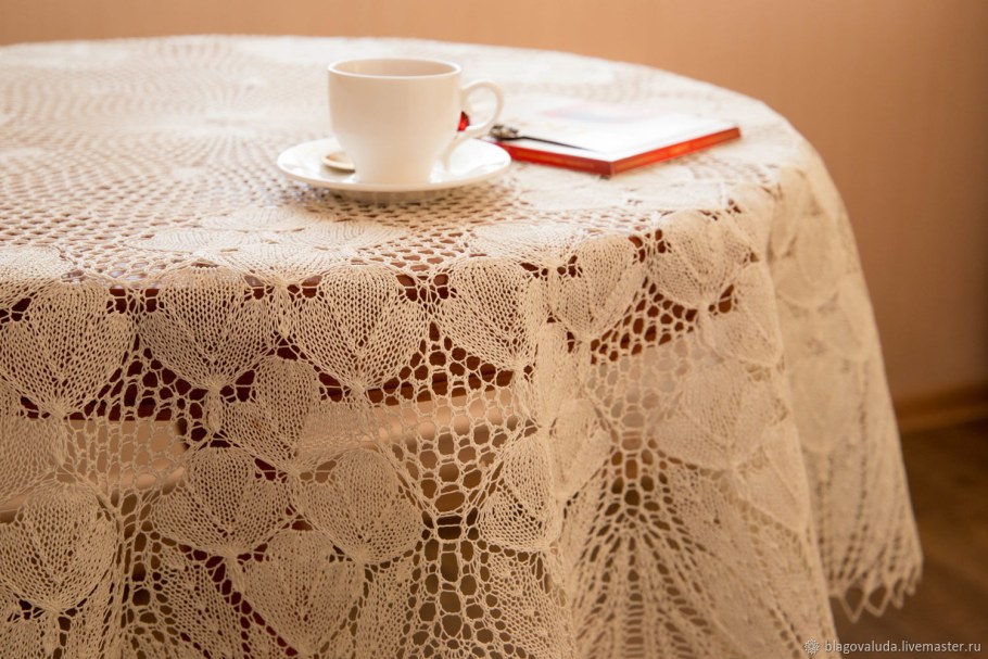 Вязаные крючком скатерти круглые
