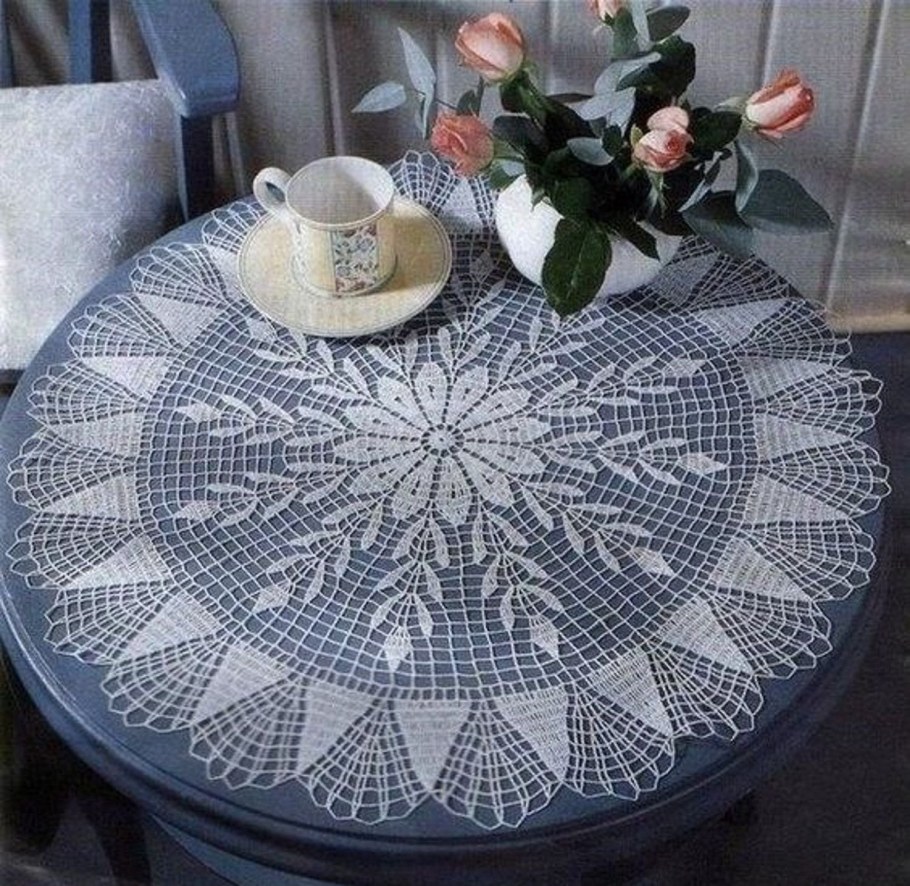 Скатерть крючком на овальный стол