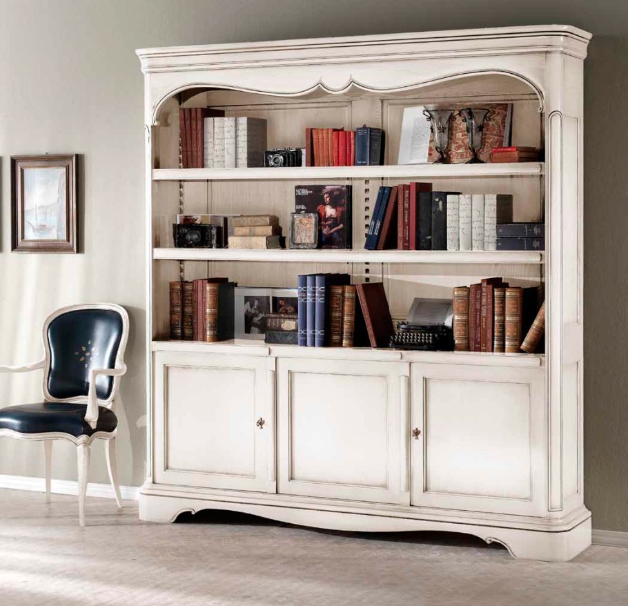 Итальянский книжный шкаф
