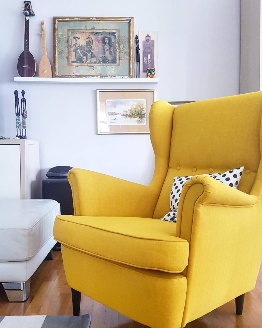 Желтое кресло в интерьере