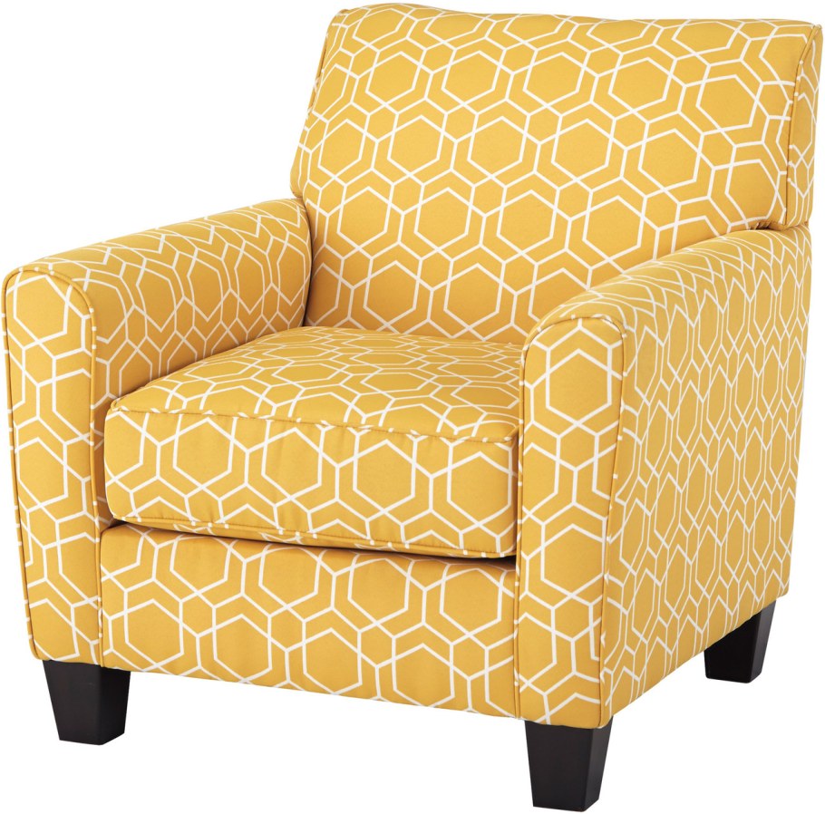 Кресло с желтым оттенком