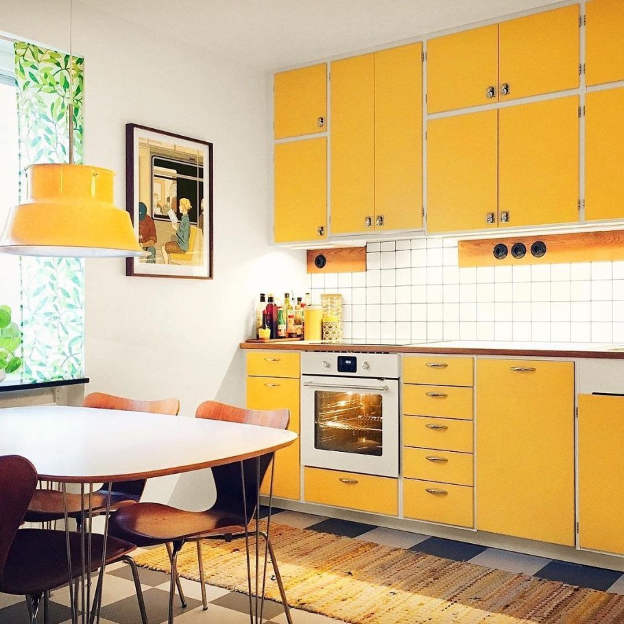 Кухонный гарнитур желтого цвета