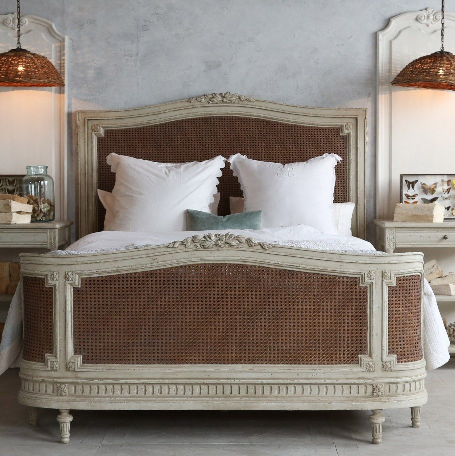 Кровать двуспальная в французском стиле