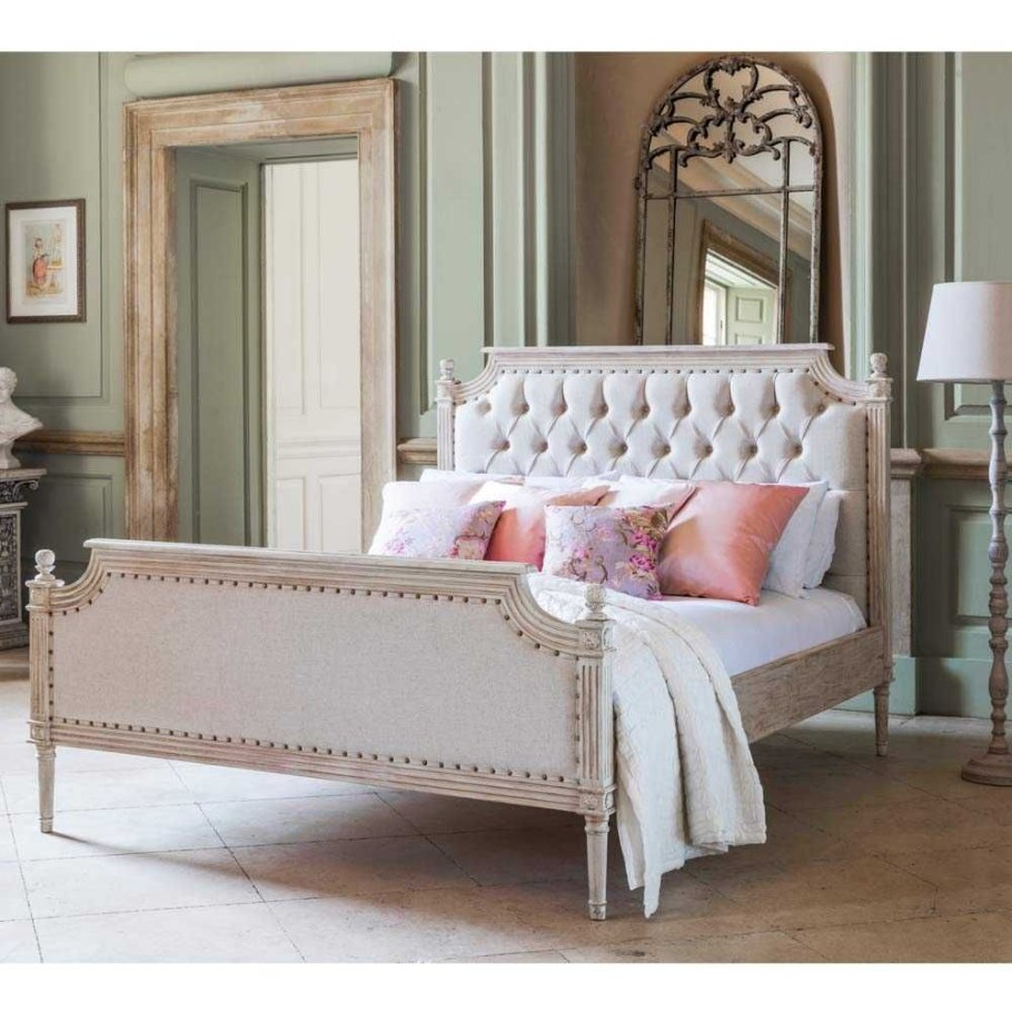 Кровать во французском стиле