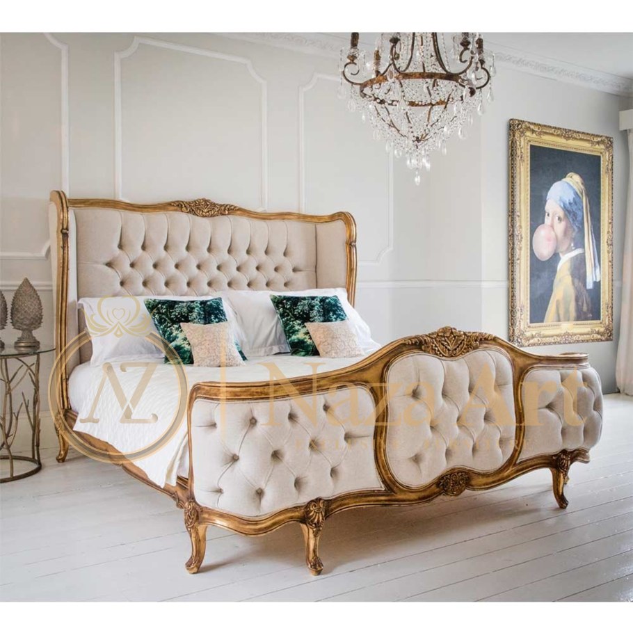 Белая кровать с золотым декором