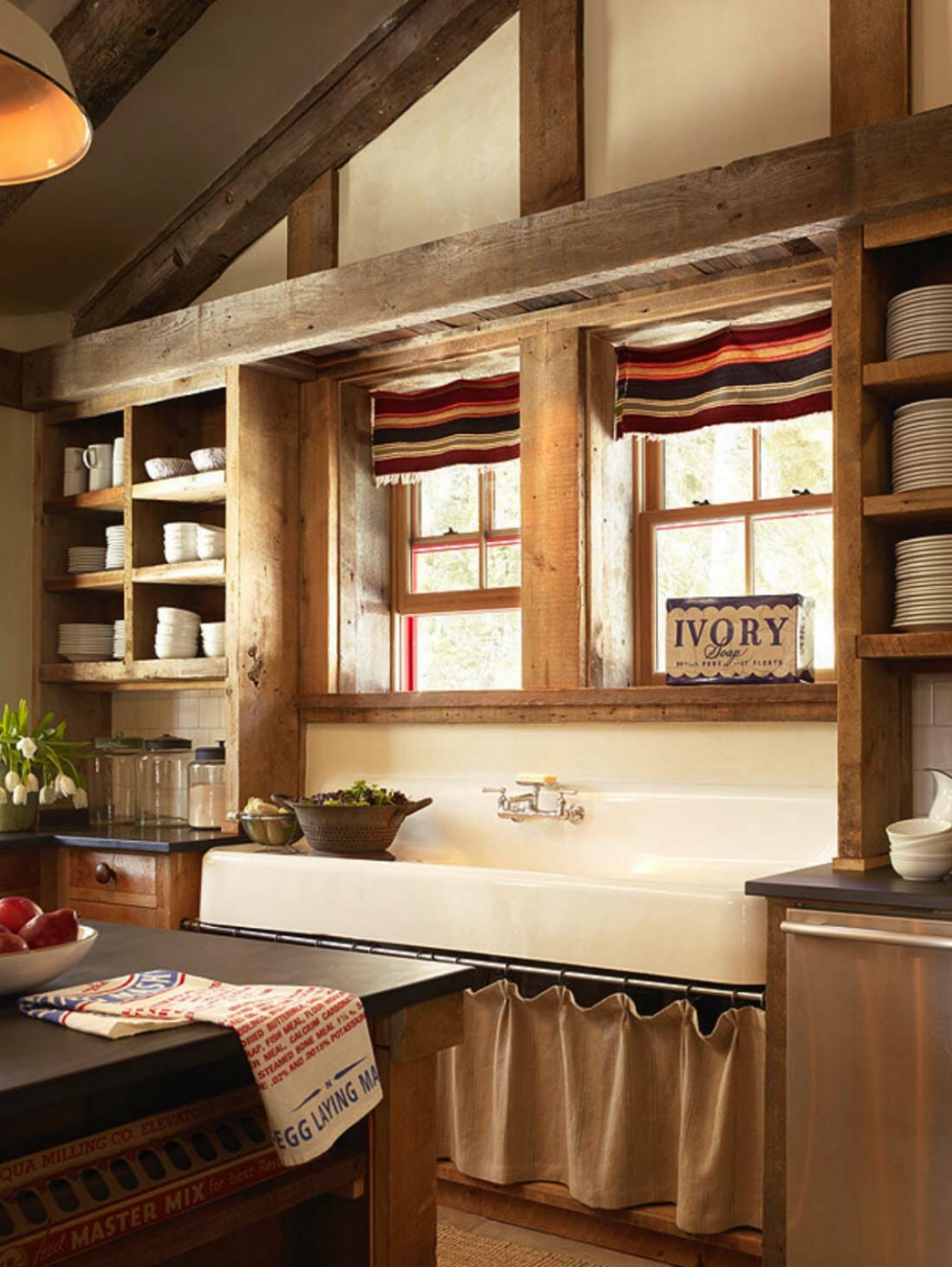 Деревянная кухня в деревенском стиле