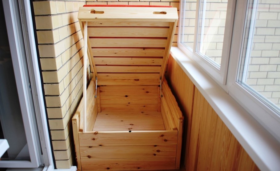 Ящик на балкон с сиденьем