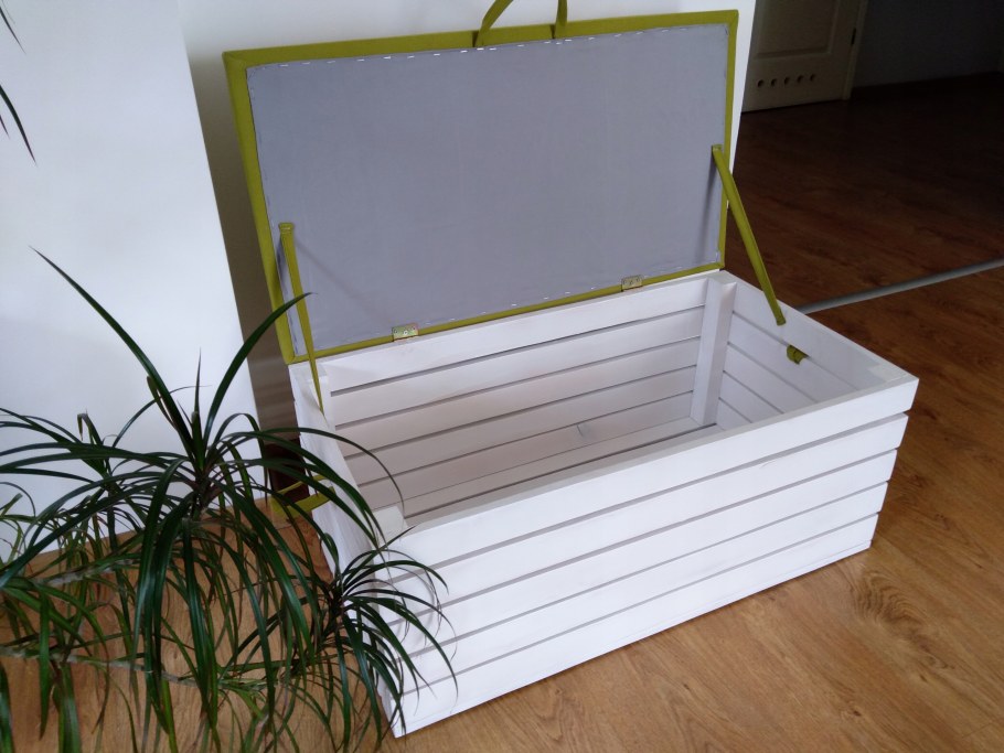 Ящик на балкон для хранения с сиденьем