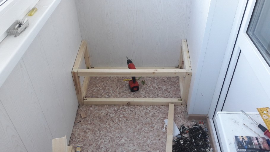 Ящик на балкон с сиденьем