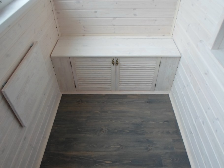 Ящик на балкон с сиденьем