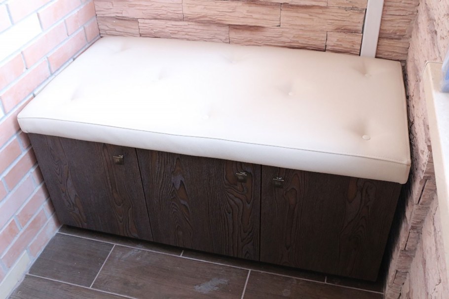 Тумба с сидушкой на балкон