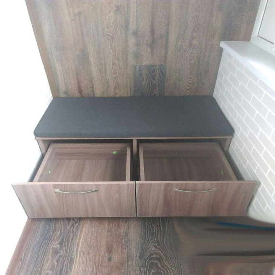 Диван с выдвижными ящиками на балкон