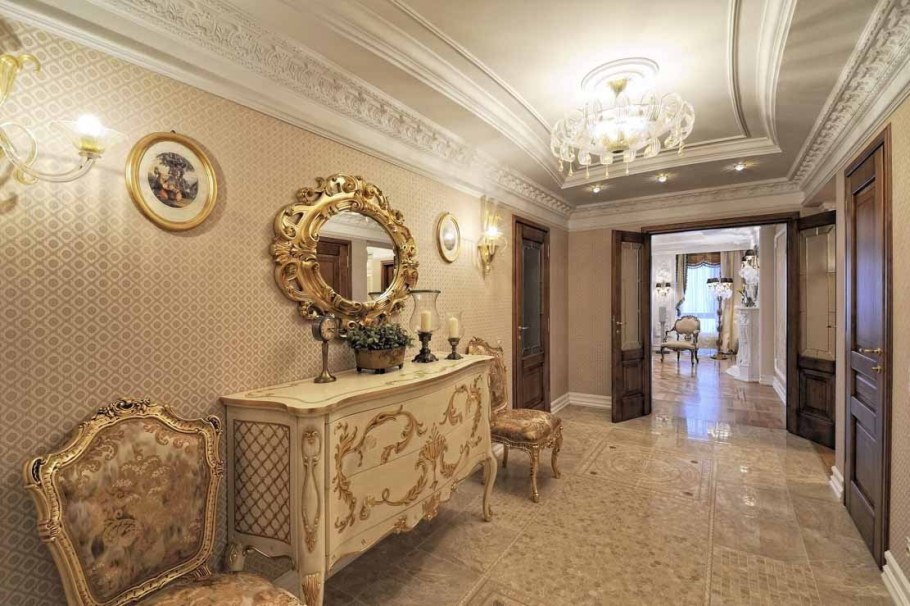 Прихожая в дворцовом стиле
