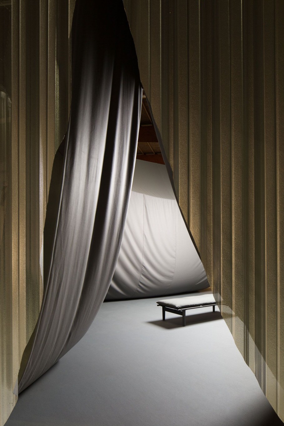 Занавес для сцены Минимализм